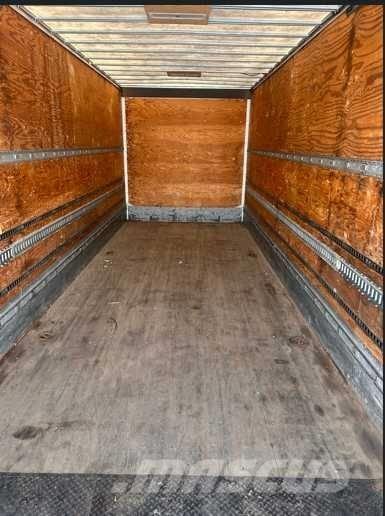 Freightliner M2-112 Samochody ciężarowe ze skrzynią zamkniętą