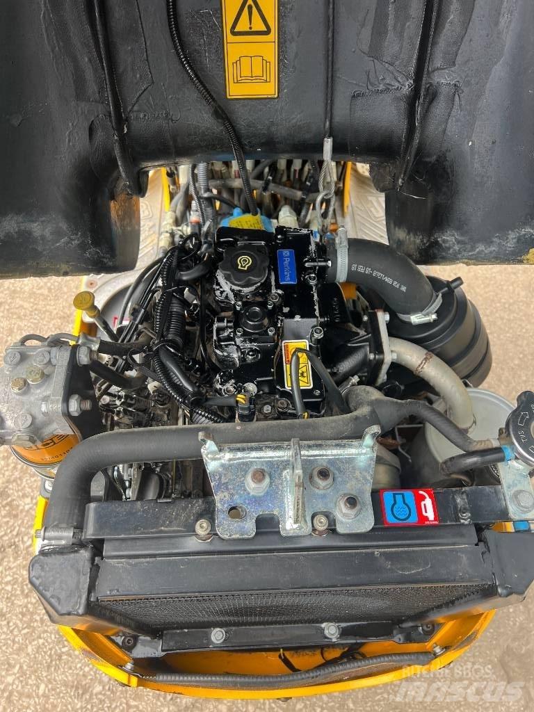 JCB 8008 CTS Minikoparki