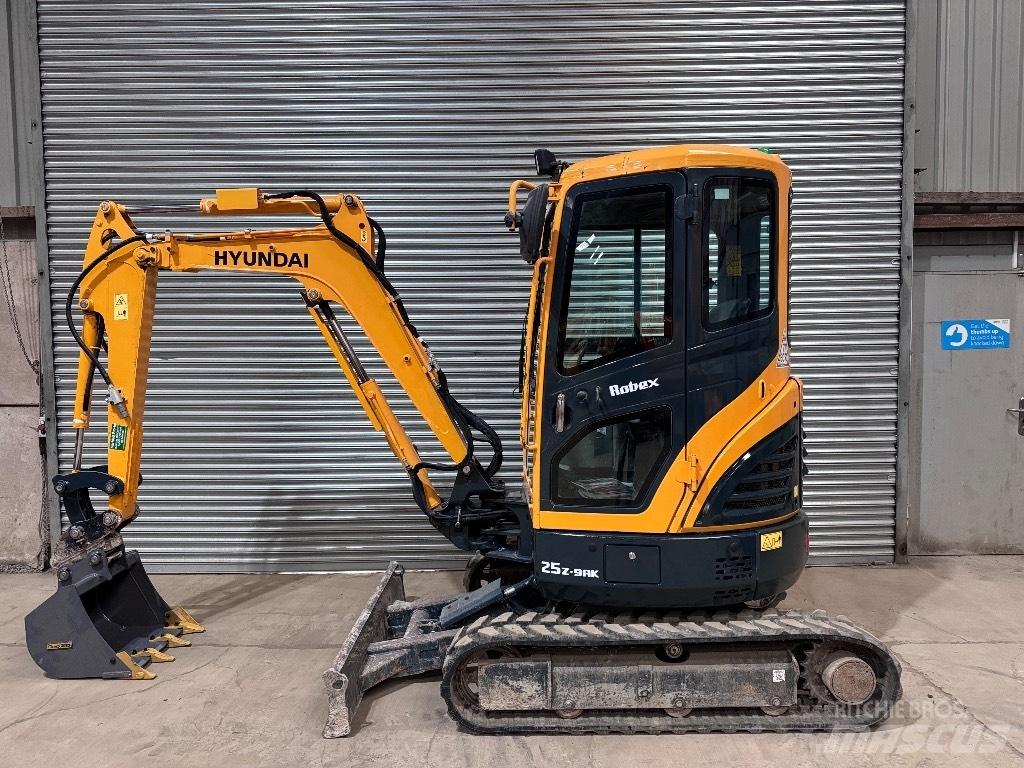 Hyundai R25Z-9 AK Minikoparki