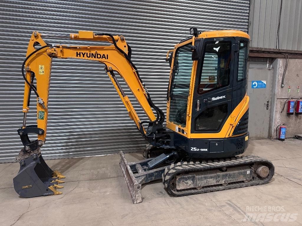 Hyundai R25Z-9 AK Minikoparki