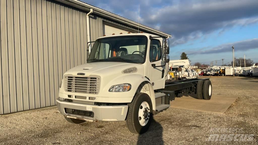Freightliner M2 Pojazdy pod zabudowę