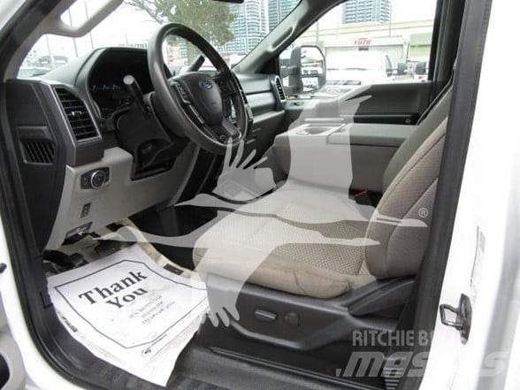 Ford F550 Ciężarówki typu Platforma / Skrzynia