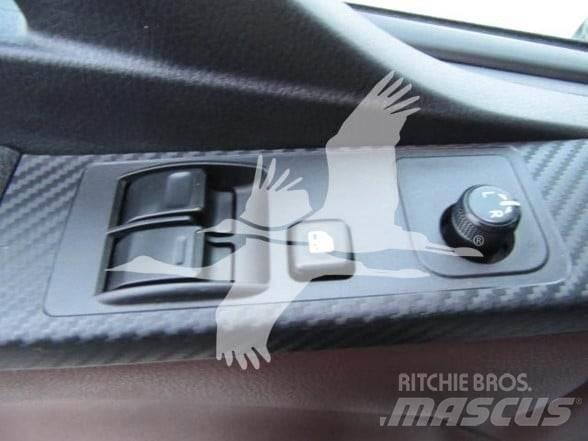 Hino L7 Ciężarówki typu Platforma / Skrzynia