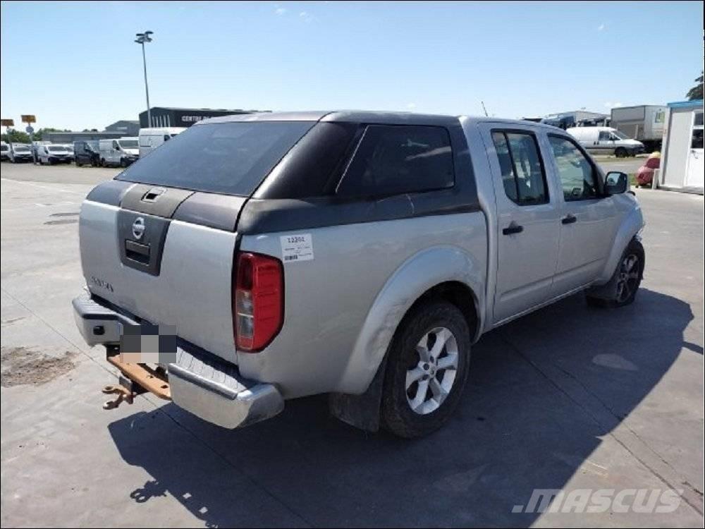 Nissan Navara 1 Pick-upy / Pojazdy z otwieranymi burtami
