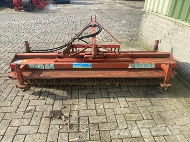 Agric W U M -2-3 Zamiatarki - Zgarniarki - Odśnieżarki