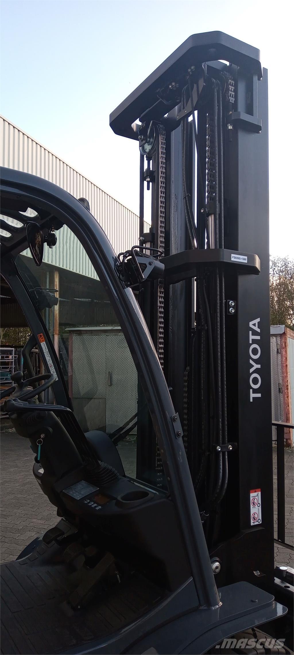 Toyota 02-8FGJF35 Wózki LPG