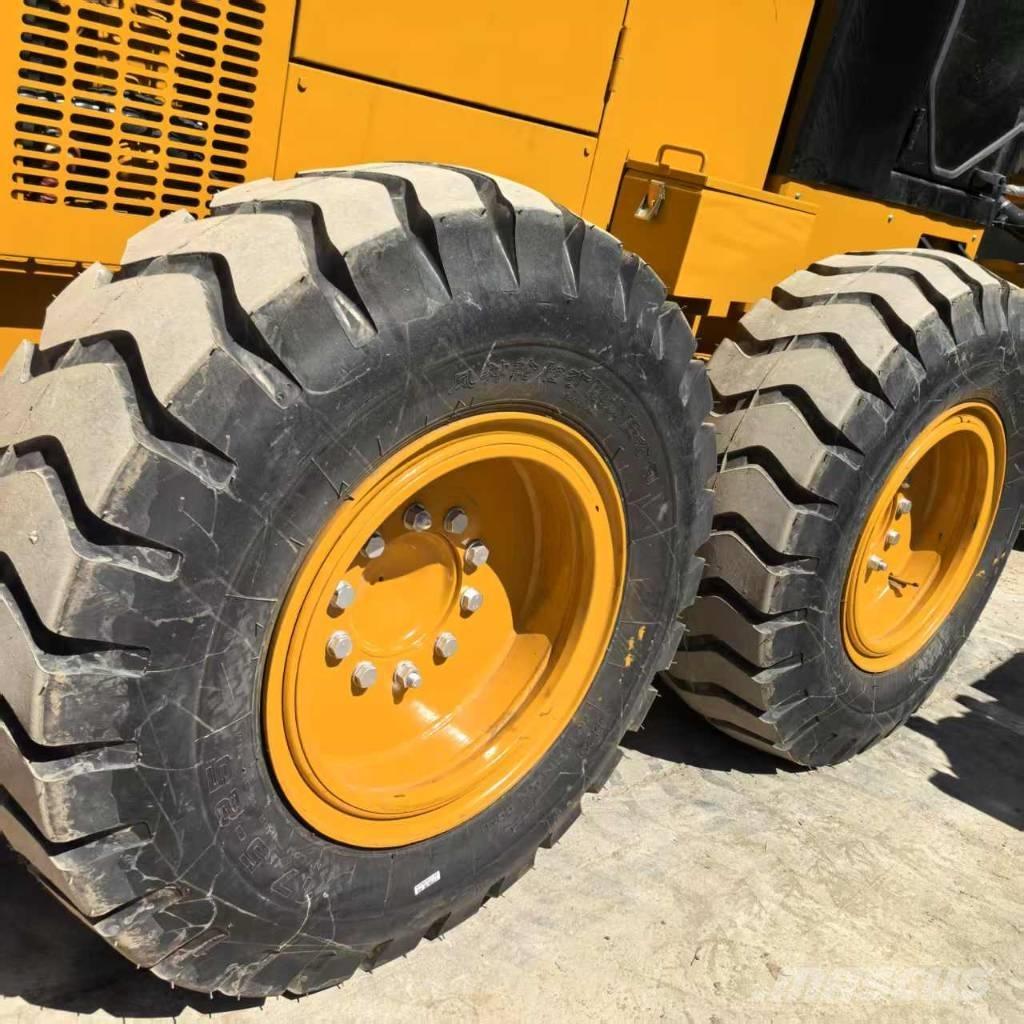 CAT 140 K Równiarki