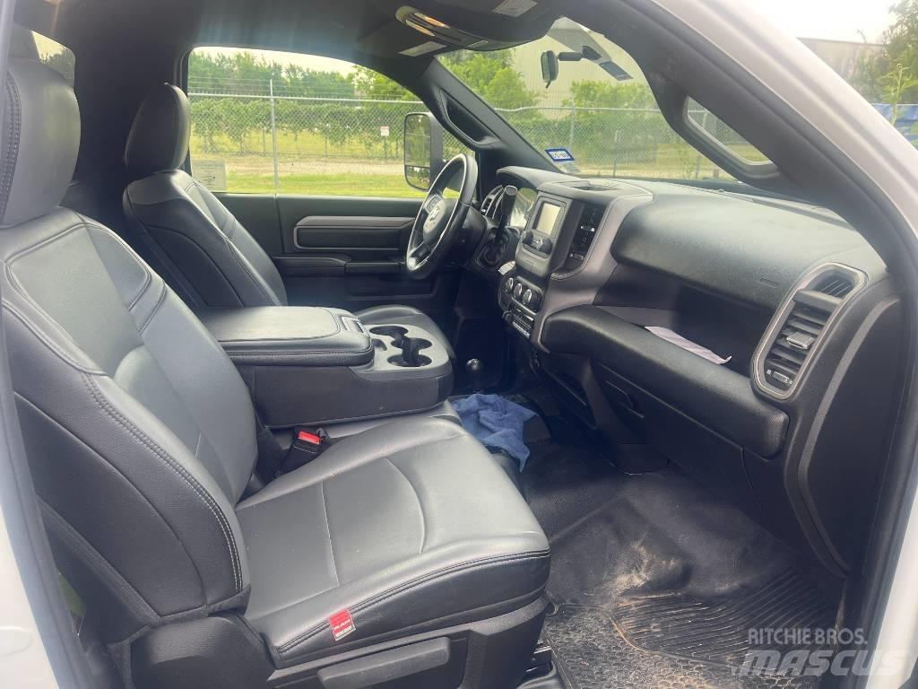RAM 5500 Ciężarówki typu Platforma / Skrzynia