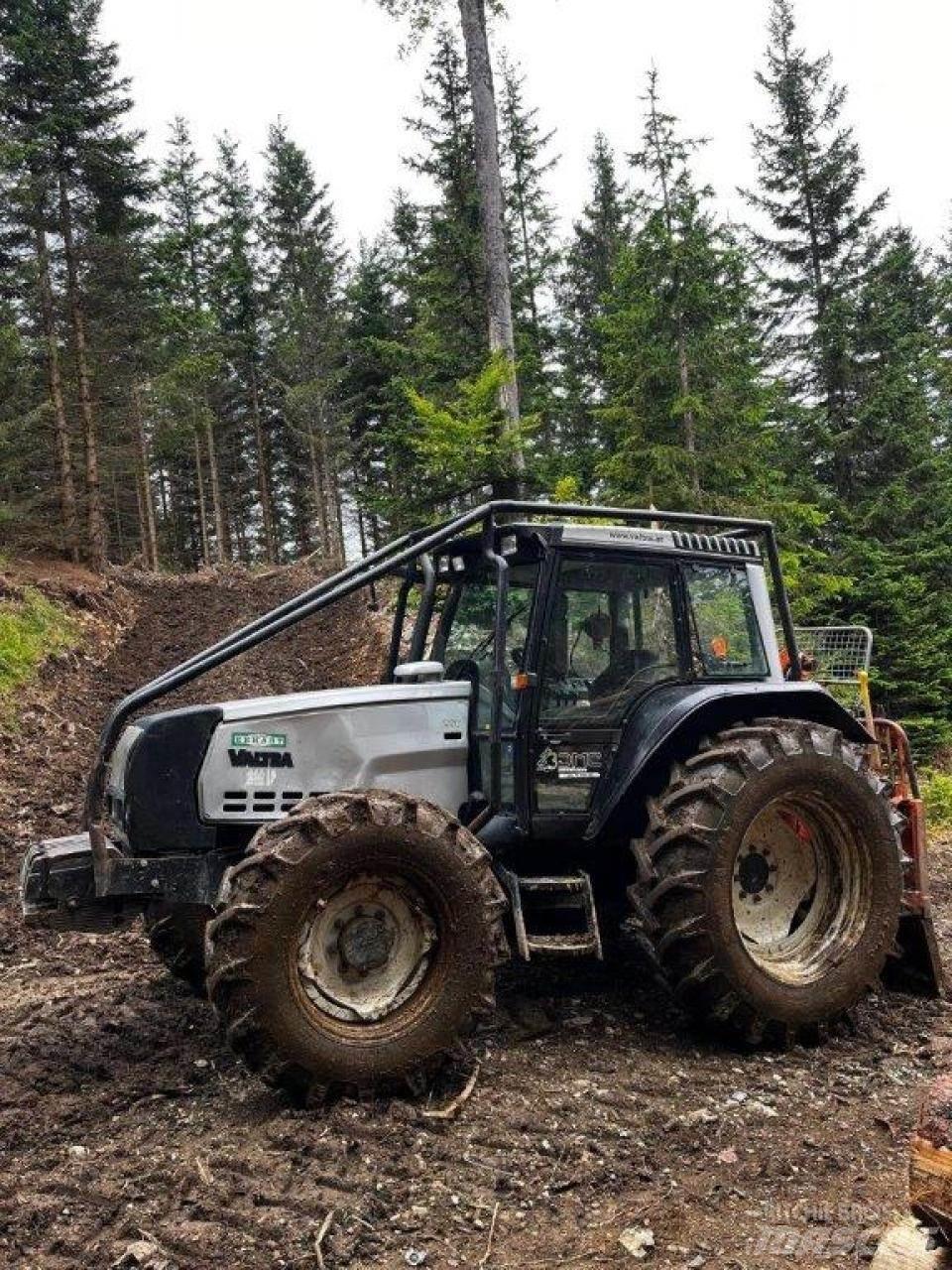 Valtra 6550 Traktory leśne