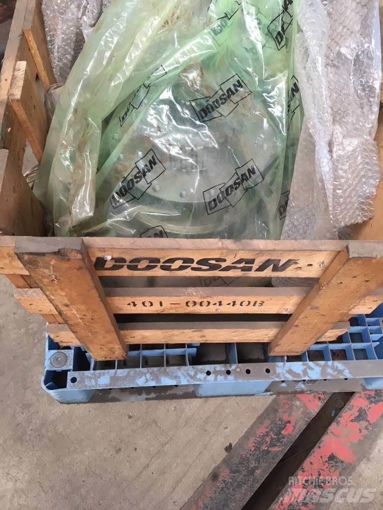 Doosan DX 300 Koparki gąsienicowe