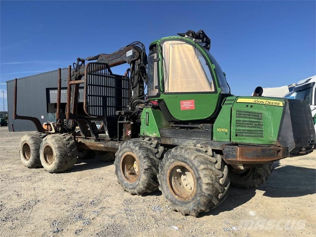 John Deere 1010E Harwestery