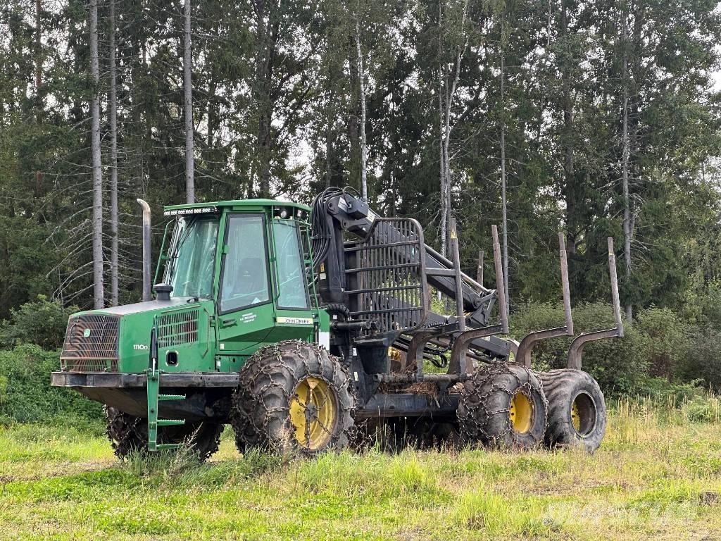 John Deere 1110 D Forwardery