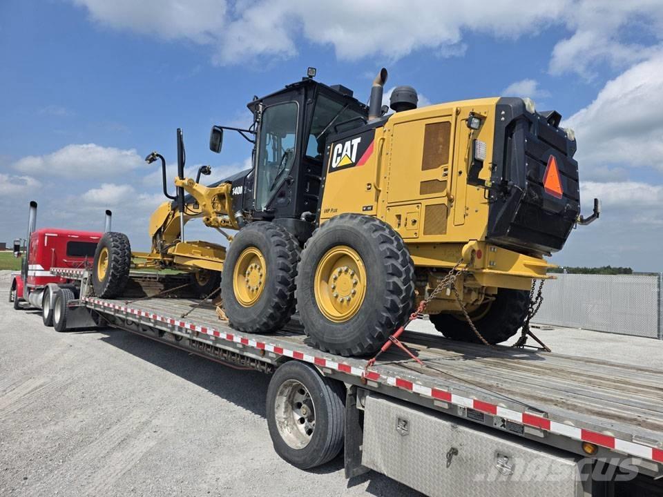 CAT 140 M 2 Równiarki