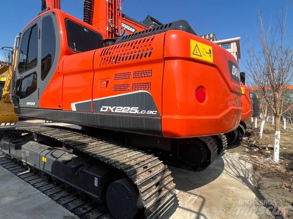 Doosan DX 225 Koparki gąsienicowe