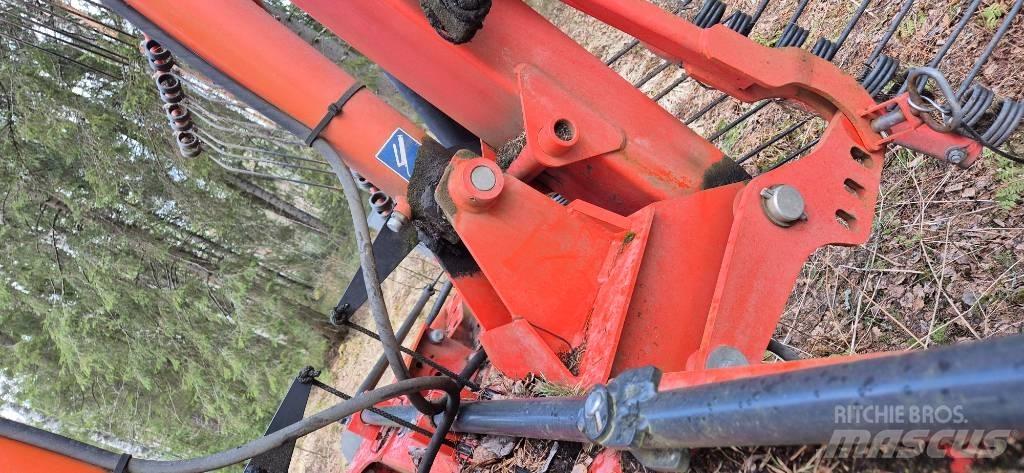 Kuhn GA 8121 Ciągnikowe żniwiarki pokosowe