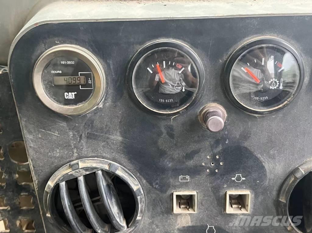 CAT D7G2 Spycharki gąsienicowe
