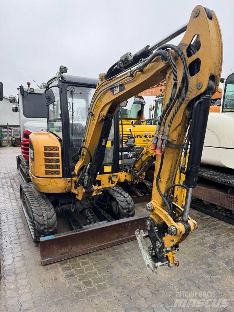 CAT 302.7 D Minikoparki