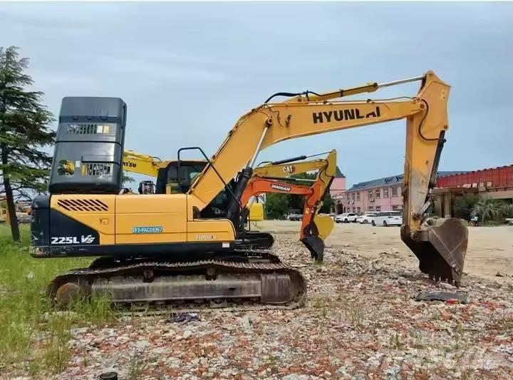 Hyundai 225LVS Koparki gąsienicowe