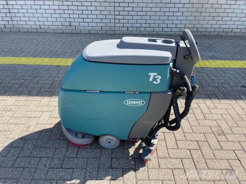 Tennant T 3 Zamiatarki - Zgarniarki - Odśnieżarki