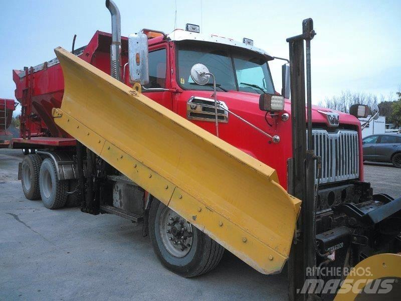 Western Star 4700 SB Lemiesze i pługi śnieżne