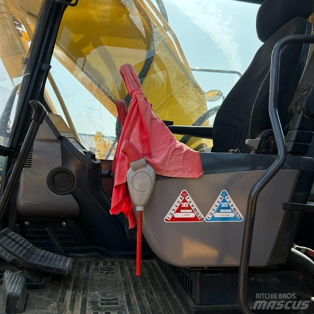 Komatsu 200-8 Koparki gąsienicowe