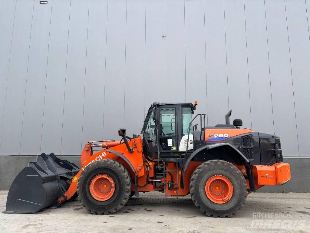 Hitachi ZW 250-6 Ładowarki kołowe