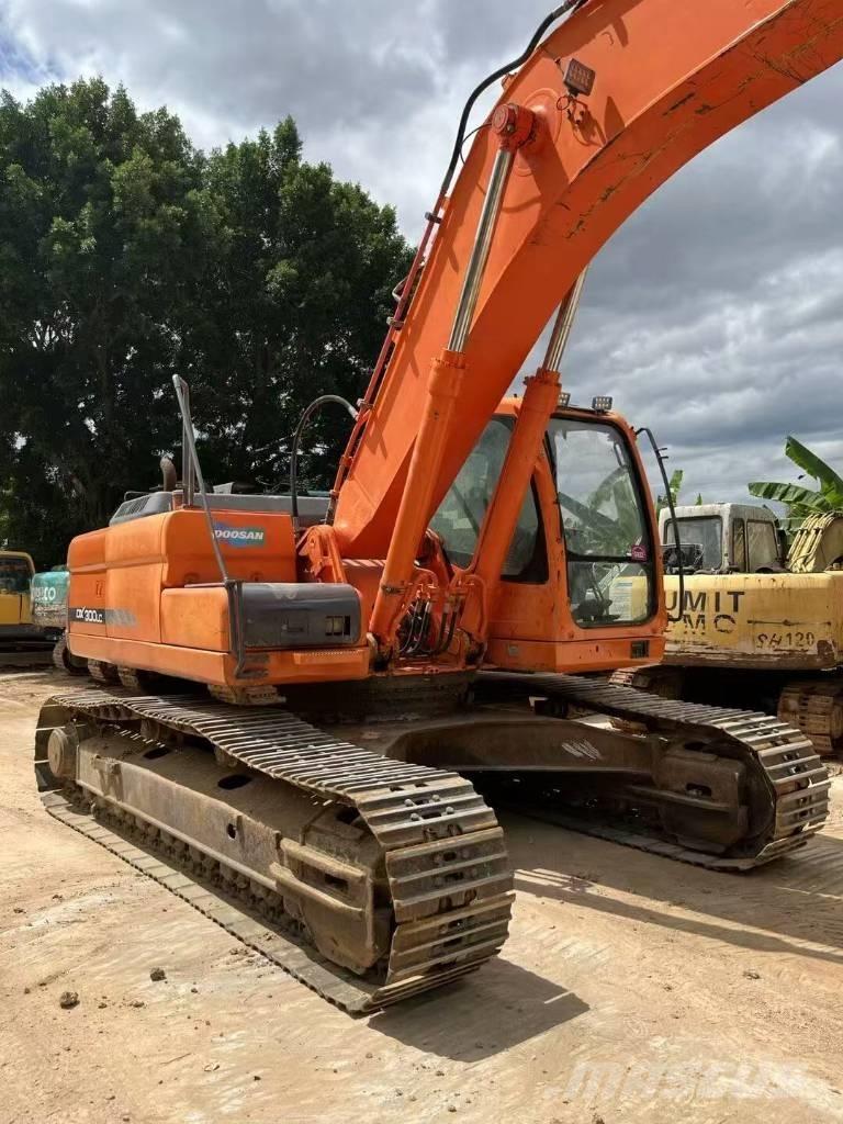 Doosan DX300LC Koparki z długim ramieniem
