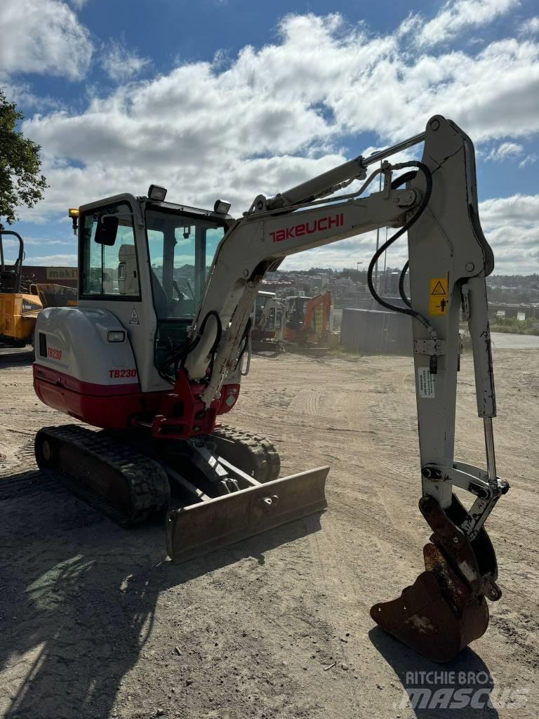 Takeuchi TB 230 Minikoparki