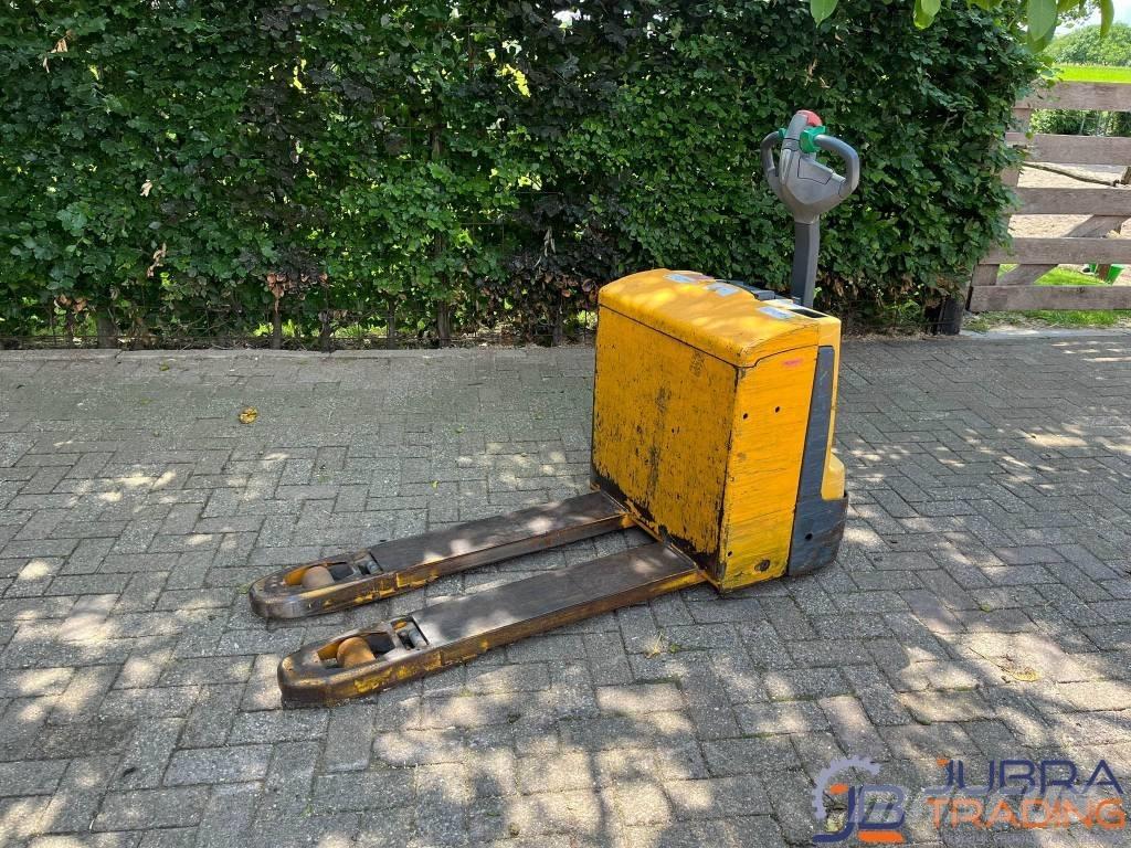 Jungheinrich EJE 118 Wózki widłowe unoszące z dyszlem