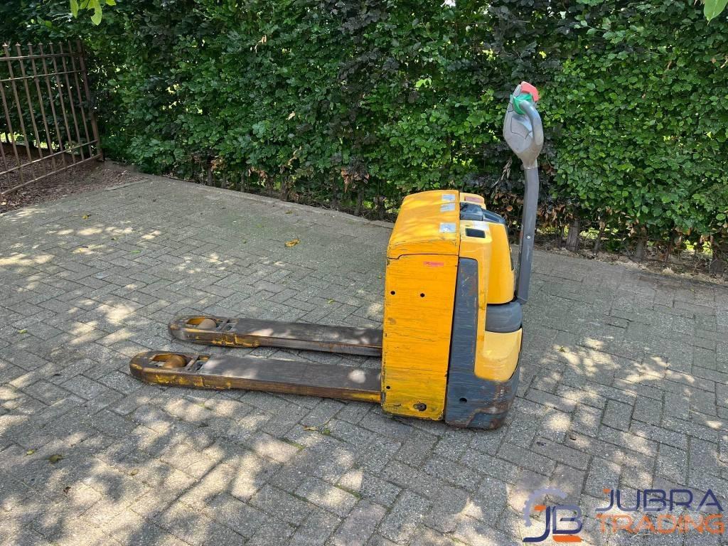 Jungheinrich EJE 118 Wózki widłowe unoszące z dyszlem