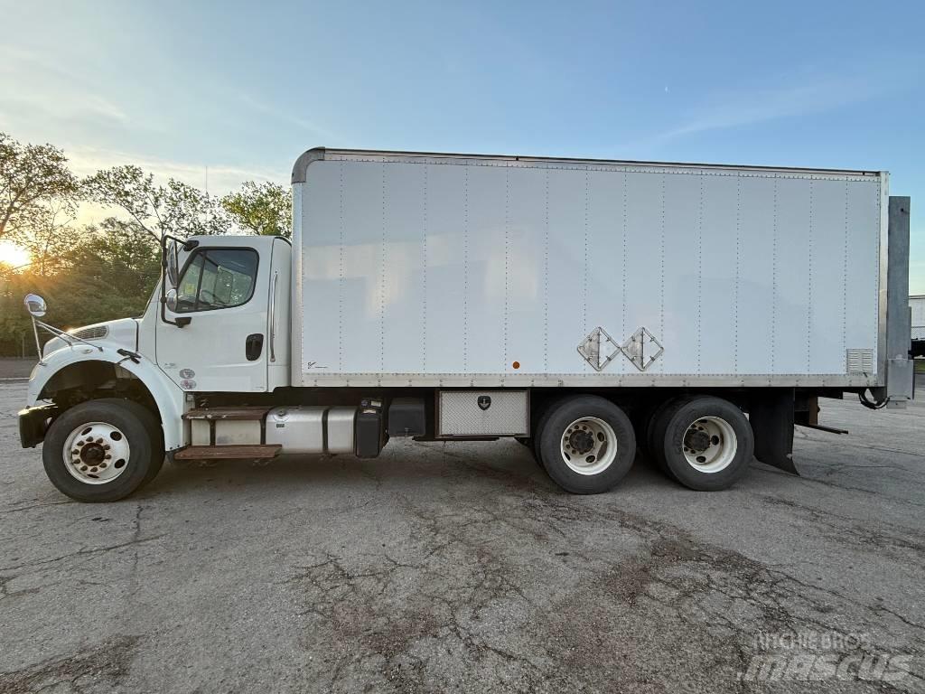 Freightliner M 106 Samochody ciężarowe ze skrzynią zamkniętą