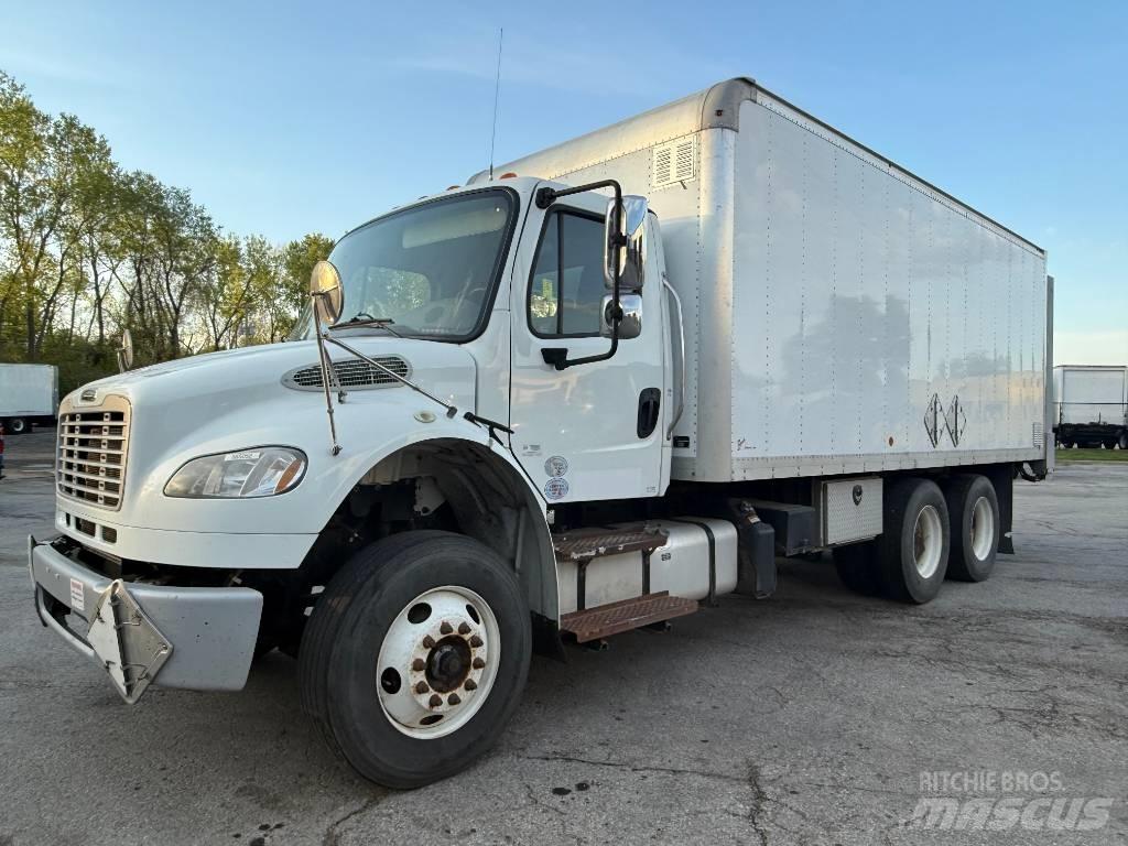 Freightliner M 106 Samochody ciężarowe ze skrzynią zamkniętą