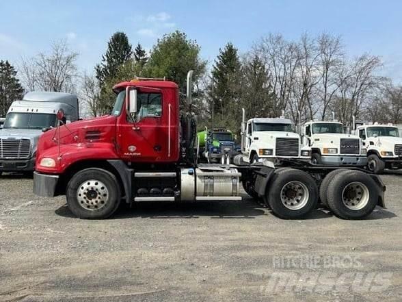 Mack PINNACLE CXU613 Ciągniki siodłowe