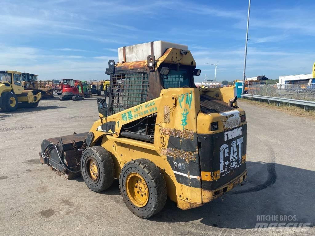 CAT 246 Ładowarki burtowe