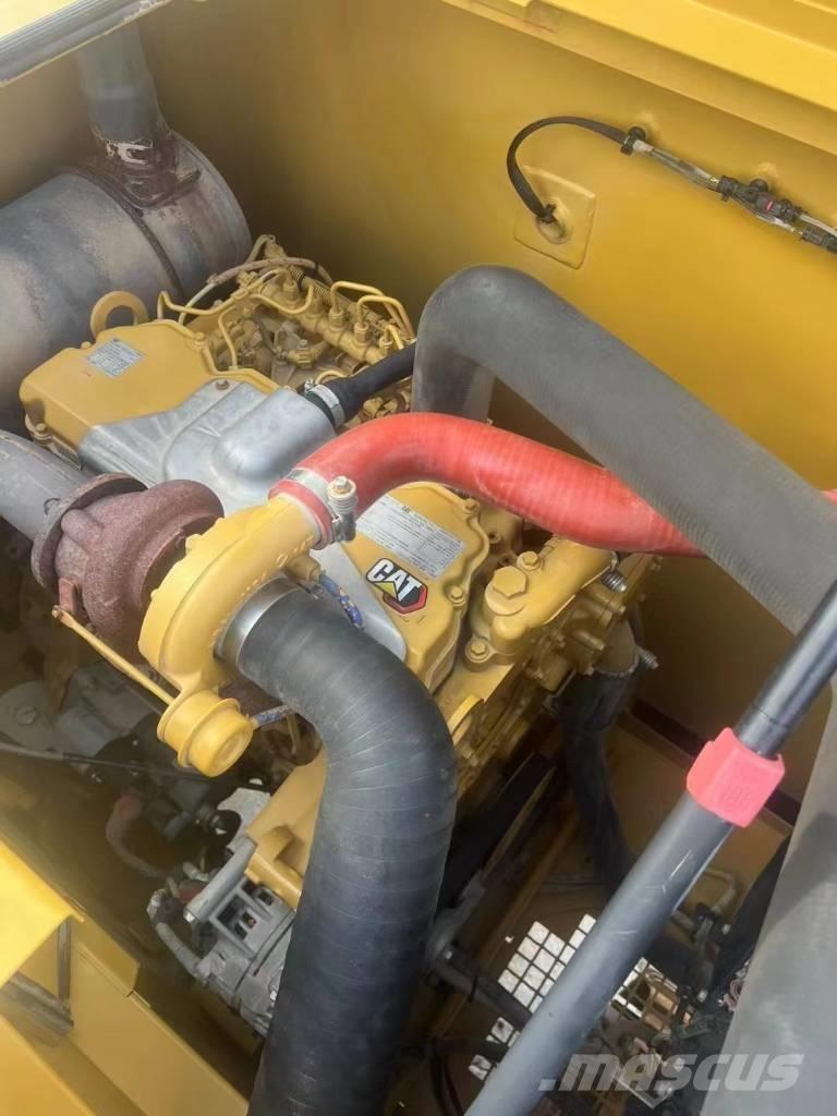 CAT 320 Koparki gąsienicowe