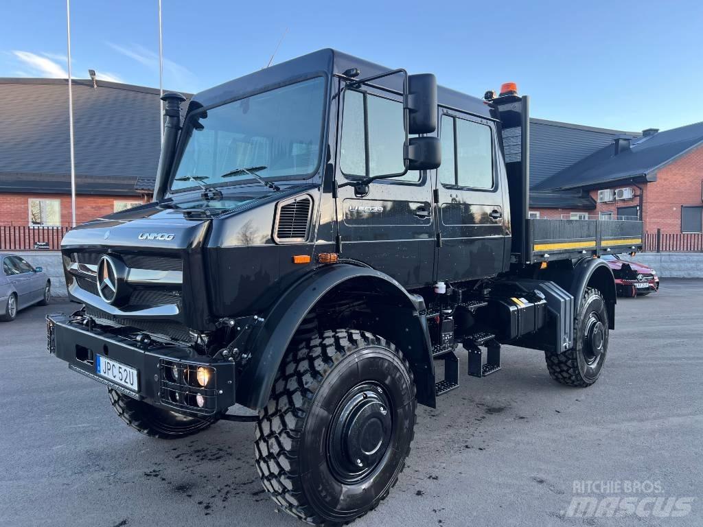 Mercedes-Benz Unimog Ciężarówki typu Platforma / Skrzynia