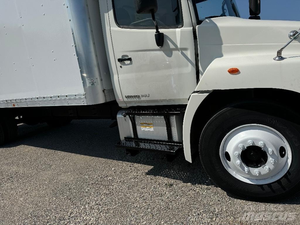 Hino 238 Samochody ciężarowe ze skrzynią zamkniętą