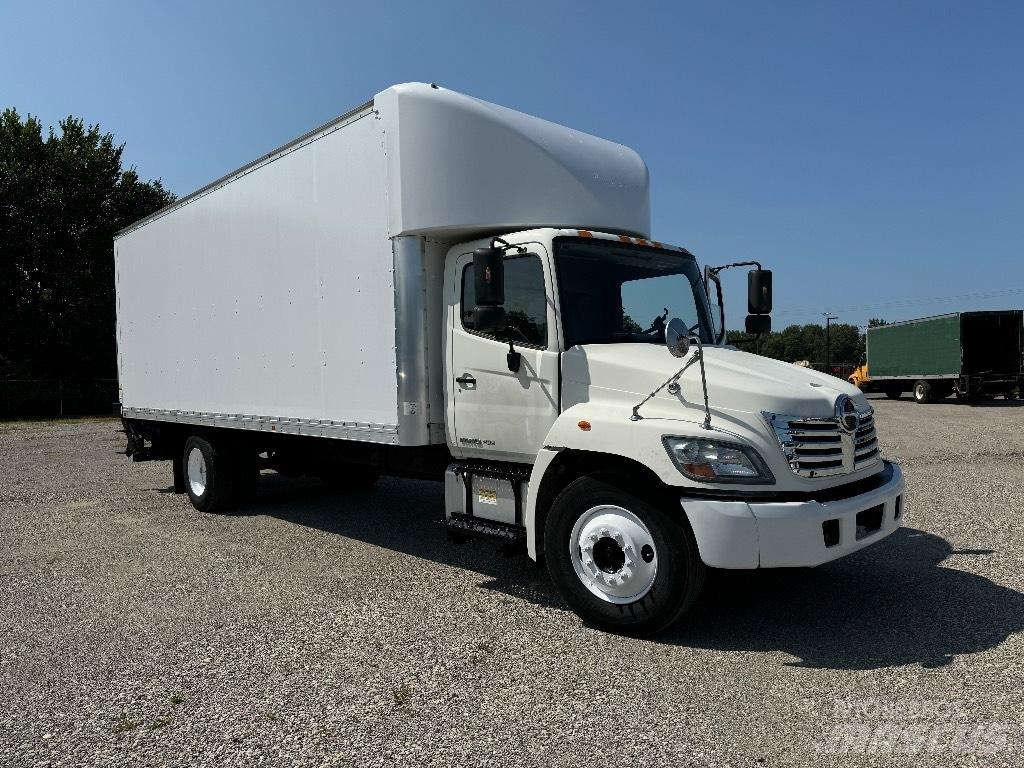 Hino 238 Samochody ciężarowe ze skrzynią zamkniętą