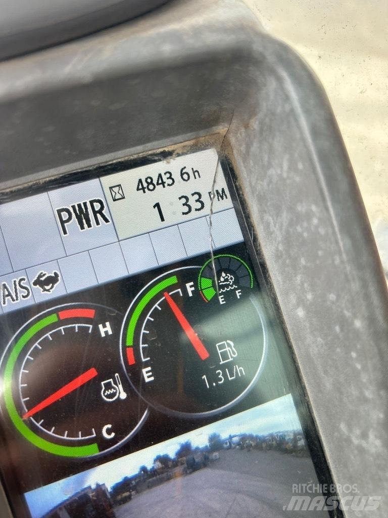 Hitachi ZX135 US-6 Koparki gąsienicowe