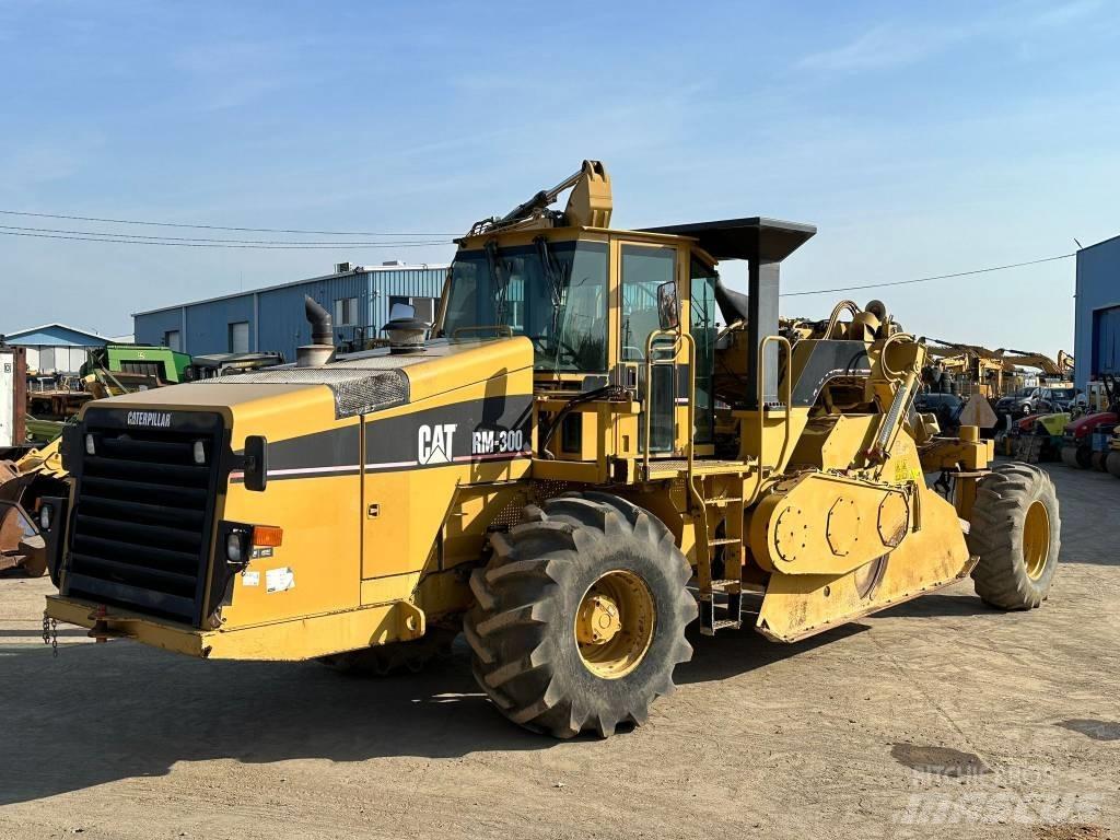CAT RM 300 Recyklery do asfaltu