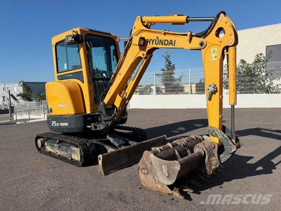 Hyundai R25Z-9 AK Minikoparki