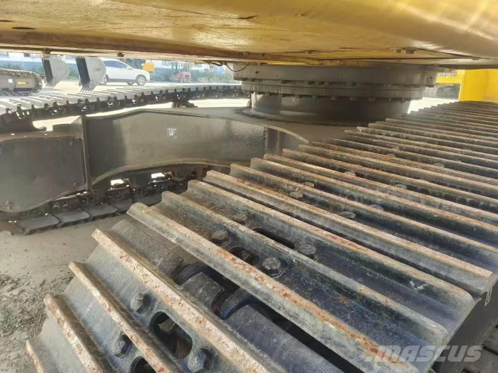 Komatsu PC 220 Koparki gąsienicowe