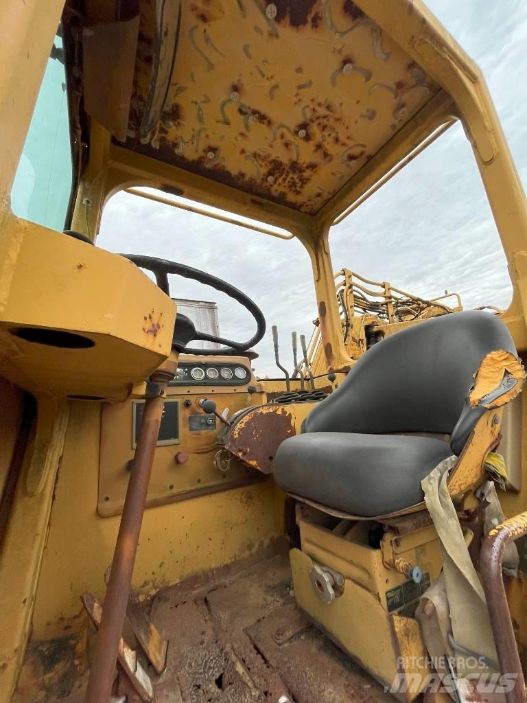 CAT 615 C Skrobaki