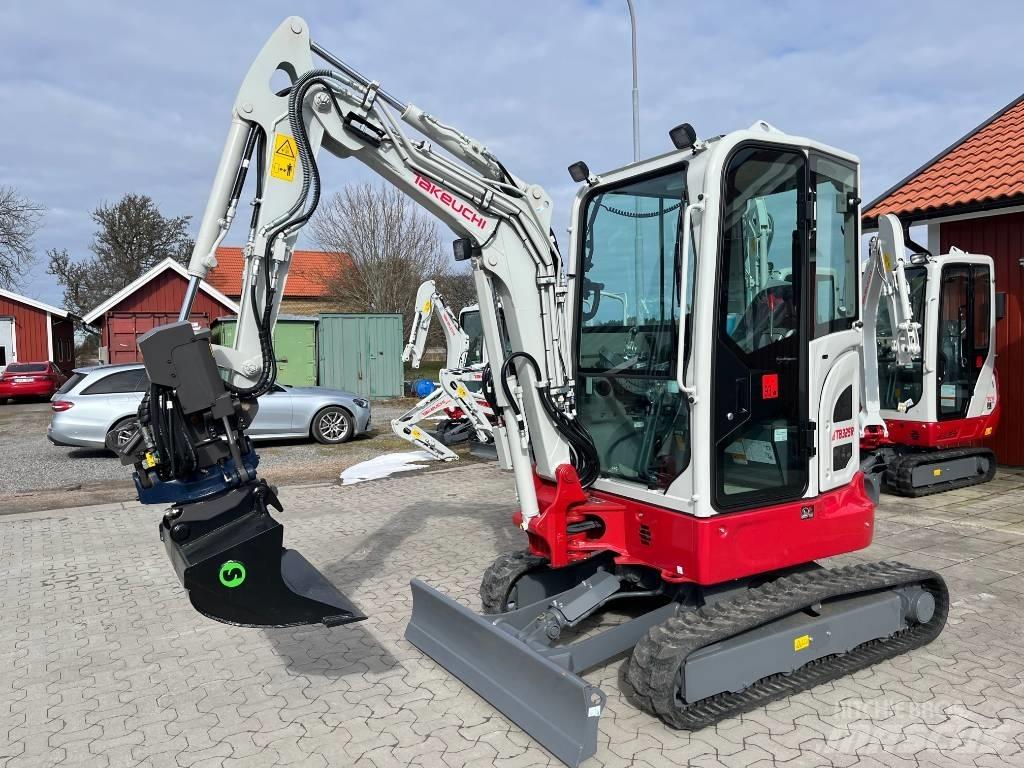 Takeuchi TB325R Minikoparki