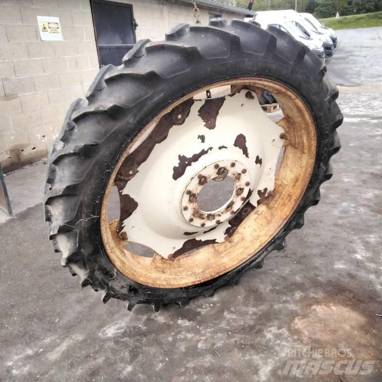 Taurus 9.5R44 Opony, koła i felgi