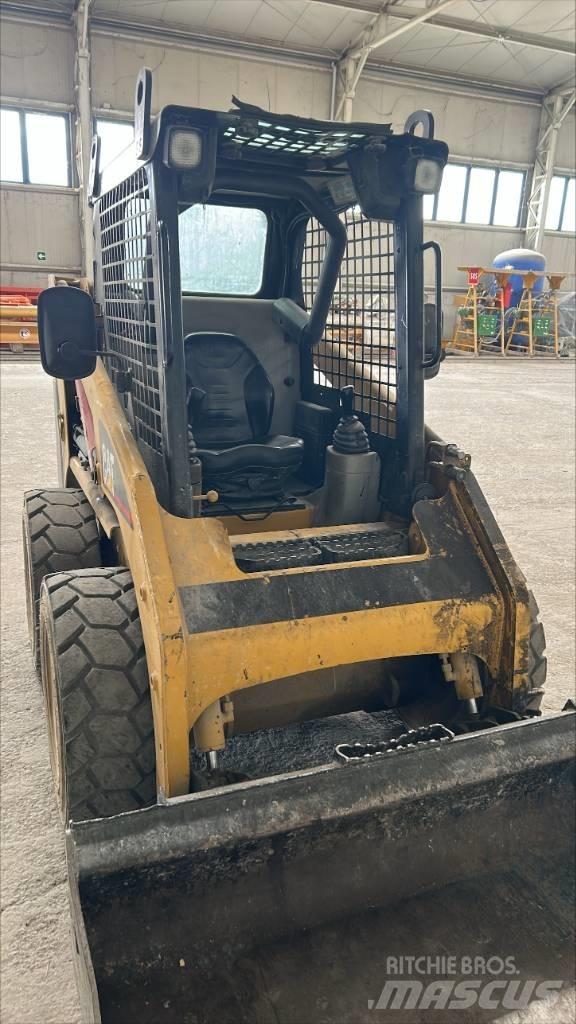 CAT 216 B Ładowarki burtowe