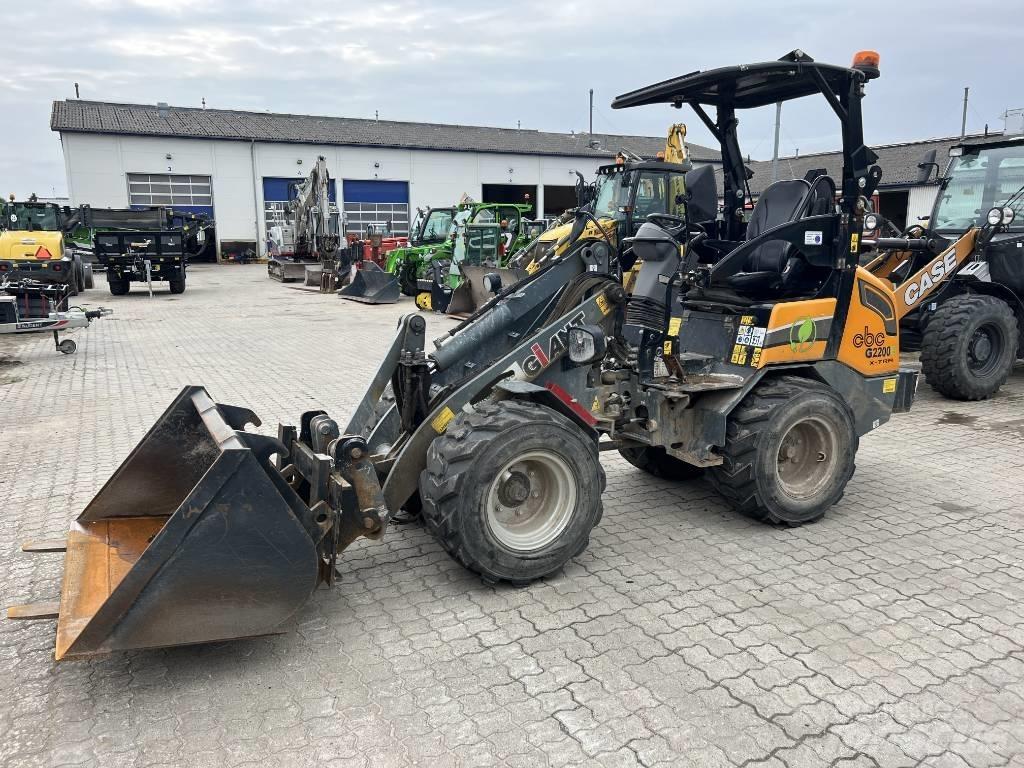 GiANT 2200E Miniładowarki