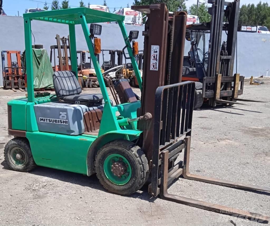 Mitsubishi FG25 Wózki LPG