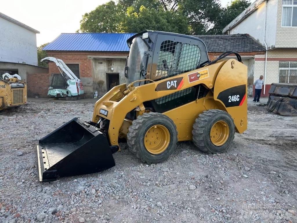 CAT 246 C Ładowarki burtowe