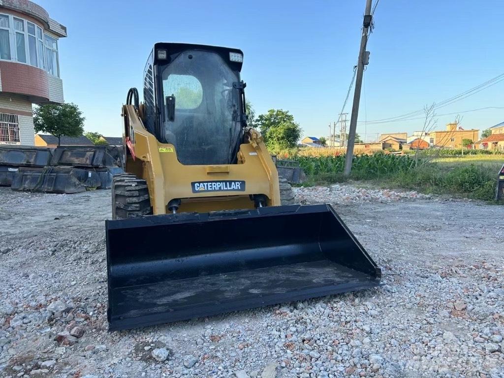 CAT 246 C Ładowarki burtowe